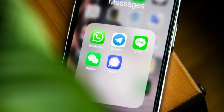 WhatsApp prepara una función de "Chats de Terceros" para interactuar con otras apps de mensajería
